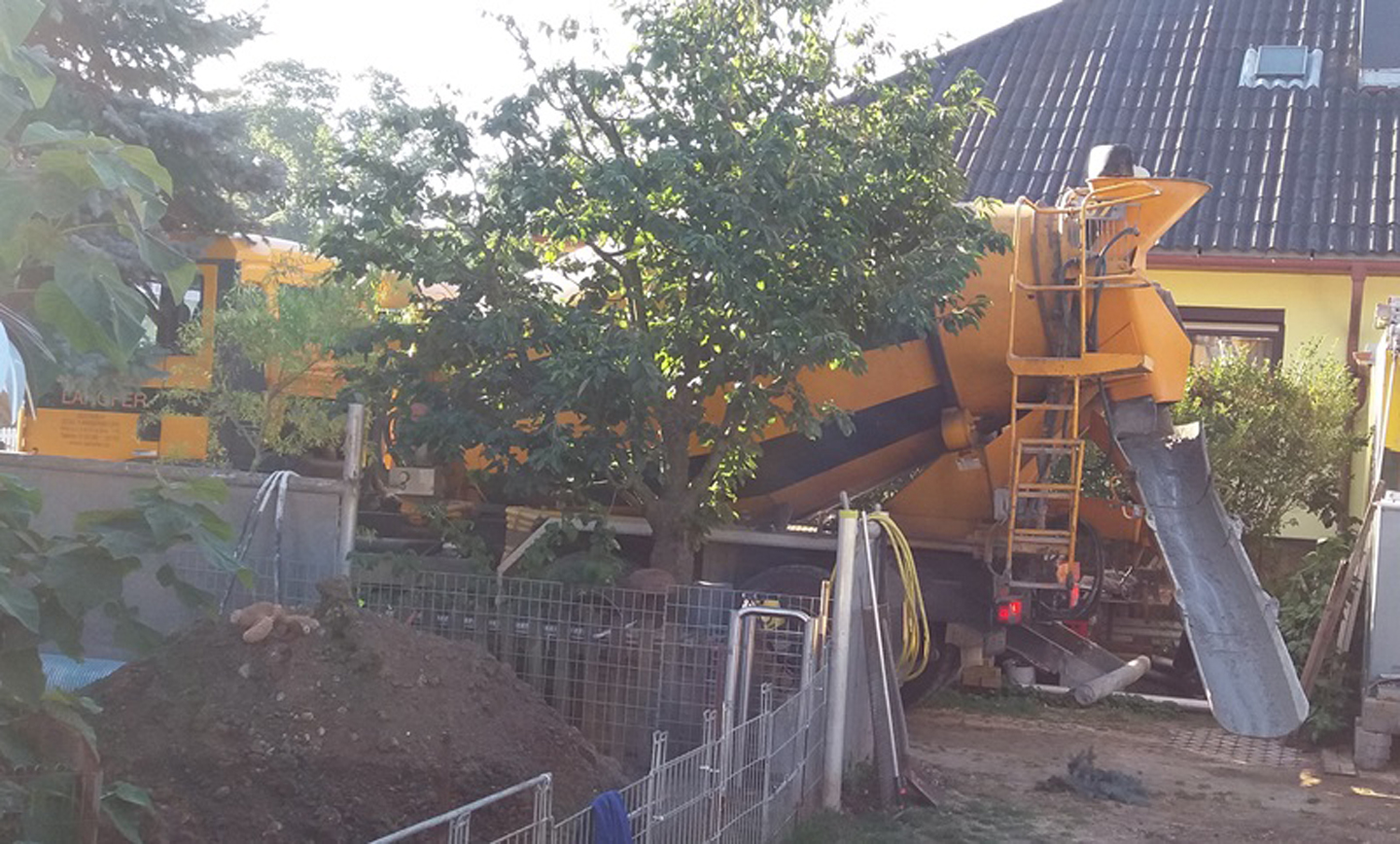Endlich ist der Betonmischer da/The cement mixer has finally arrived