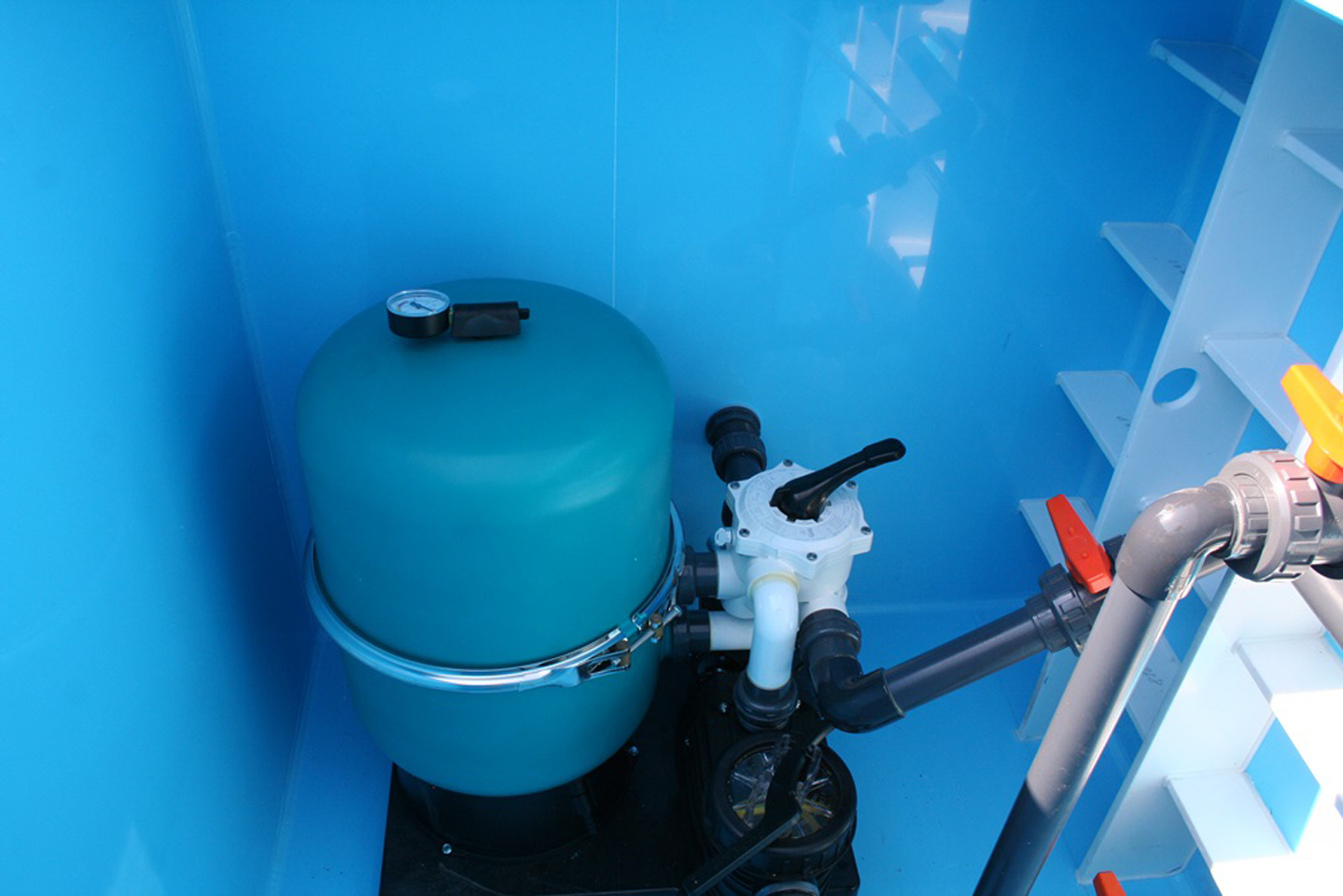 Pumpe und Filteranlage/Pump and filter system
